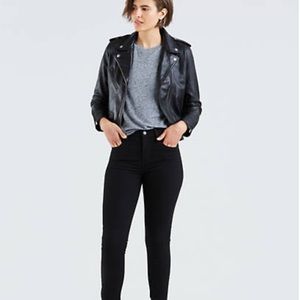 Black Levi’s 721 High Rise Skinny Jean